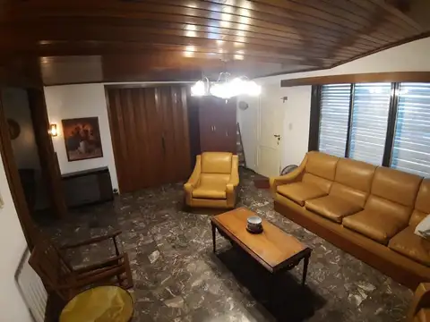Casa en Alquiler con 1 cochera