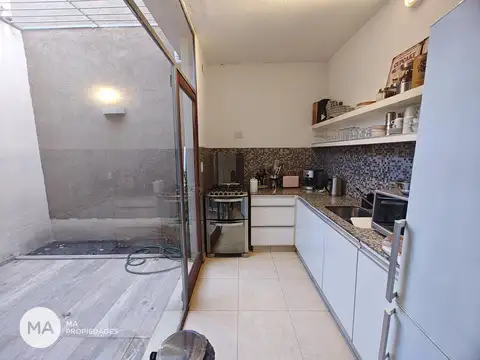 Casa 5 ambientes con 2 baños