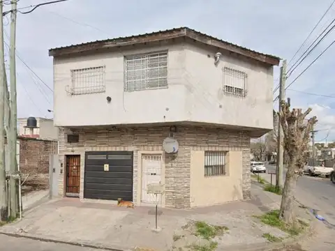 Departamento en venta - 4 Dormitorios 1 Baño - Cochera - 70Mts2 - Quilmes