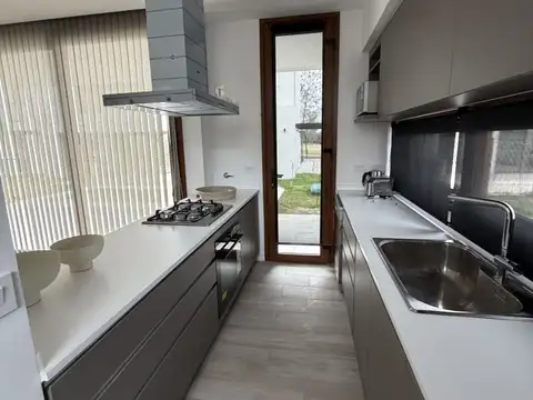 Casa en Alquiler de 3 dormitorios