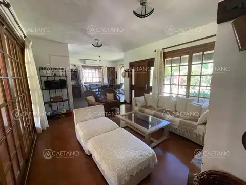 Casa 6 ambientes con 4 baños