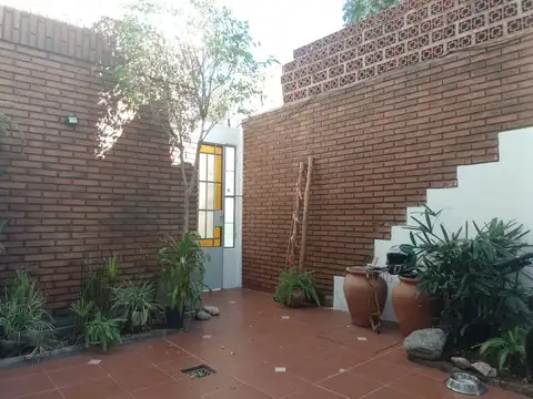 VENTA CASA INTERNA PASILLO 4  DORMITORIOS ARROYITO