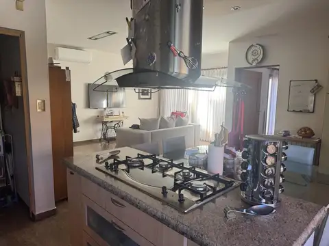 ¡Venta! Impresionante casa en El Bosque - 6 dormitorios ¡Playroom en planta alta!