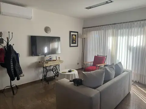 Casa en Venta con 4 cocheras