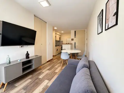 Alquiler: Departamento de un dormitorio amoblado y equipado con balcon y cochera.