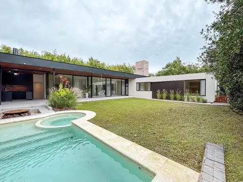 Casa de 3 dormitorios más comodín y pileta a estrenar en La Bahia, Pueblo Esther