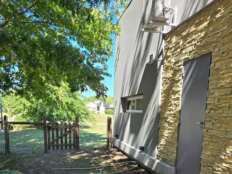 Casa en Venta con 4 cocheras