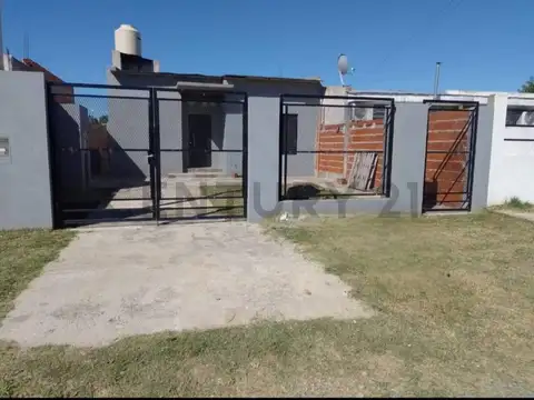 CASA QUINTA CON PILETA, PARQUE SICARDI