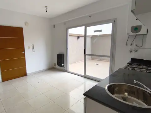 A Estrenar, Monoambiente con Patio