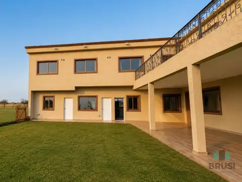 Casa 8 ambientes con 5 baños