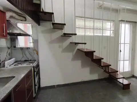 Venta PH dos ambientes patio propio  Beccar