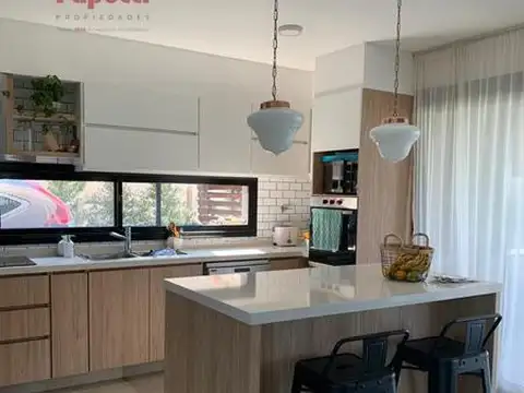 Casa 5 ambientes con 2 baños