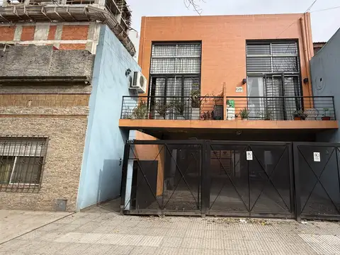 DUPLEX 2 AMB. con COCHERA CUBIERTA