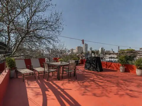 Depto 2 ambientes en Villa Sarmiento · 85 m² · terraza propia de 43 m² y cochera