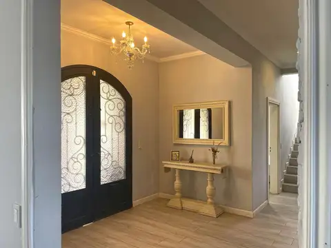 Casa 7 ambientes con 5 baños