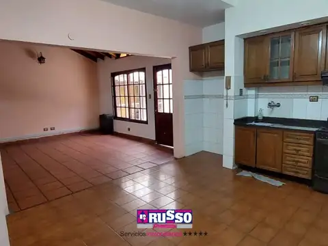 Casa en Alquiler con 1 cochera