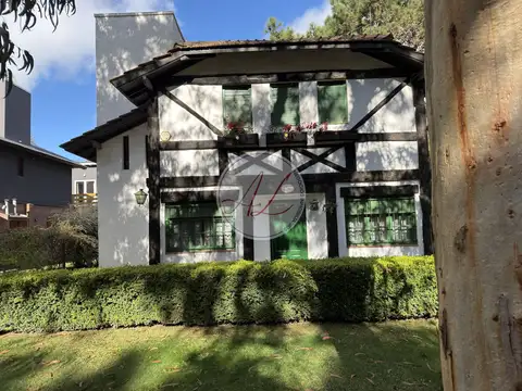 Casa 3 ambientes con 2 baños
