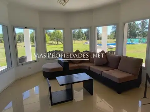 Casa en Alquiler con 2 cocheras