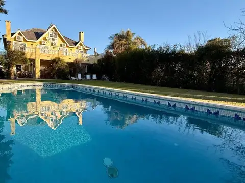 Casa en venta Abril Club de Campo 7amb Berazategui