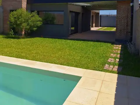 CASA EN VENTA 2 DORMITORIOS PILETA FINANCIACIÓN