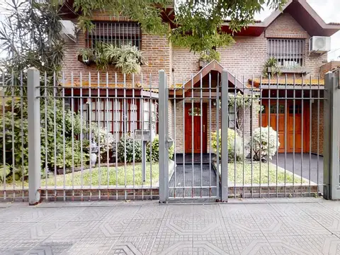 Casa en Venta de 6 Ambientes en Martinez con Jardín, Terraza y Cochera