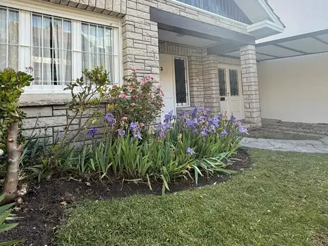 Casa 3 ambientes con 2 baños