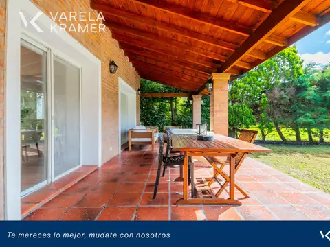 Casa 5 ambientes con 3 baños