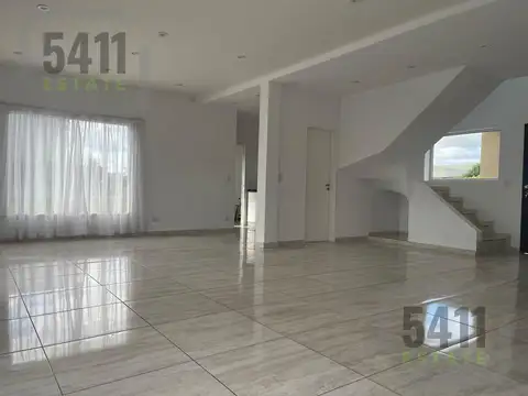 Casa 5 ambientes con 3 baños