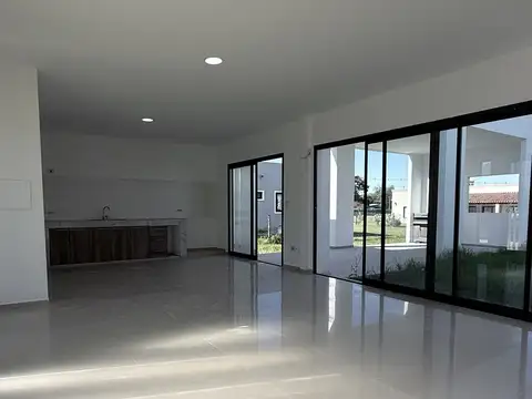 OPORTUNIDAD VENTA Club de Campo Jardines de San Lorenzo  Hermosa Casa 1 planta