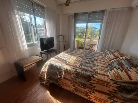 Apartamento en venta de 3 dormitorios c/ cochera en Punta del Este