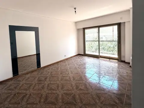 3 AMBIENTES AL FRENTE CON BALCON