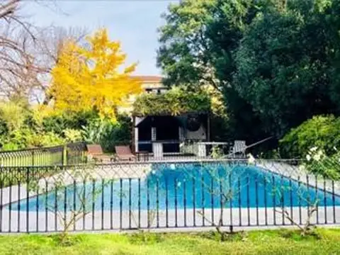 Casa en Venta con 2 cocheras