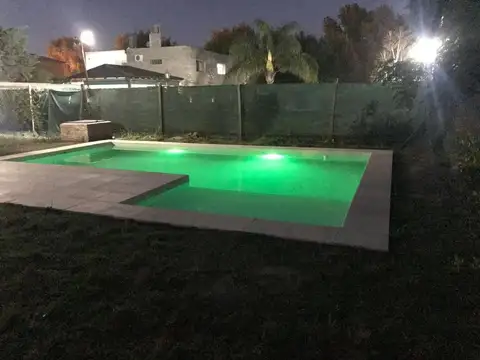 VENTA CASA CON PILETA