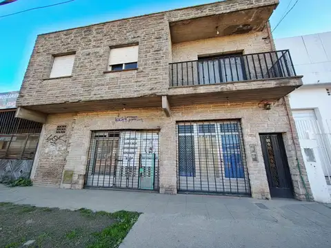 EXCELENTE OPORTUNIDAD DE NEGOCIO SOBRE AVENIDA COMERCIAL APTO A CREDITO