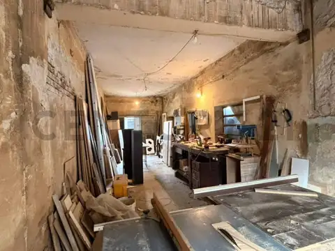 CASA VENTA- COCHERA- A RECICLAR- GRAN POTENCIAL