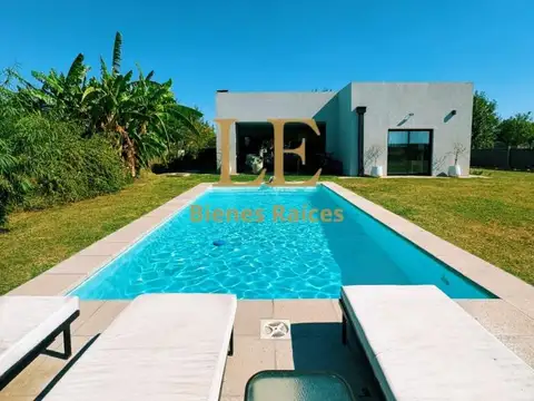 Casa en Venta con 4 cocheras