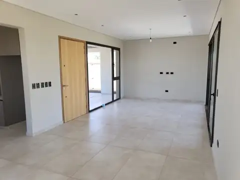 Casa en Venta en Lujan De Cuyo, USD 215.000