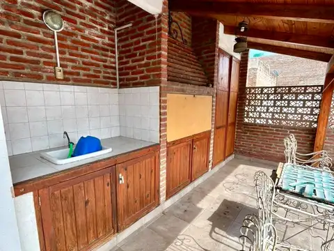 Casa 4 ambientes con 2 baños
