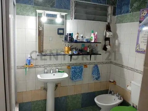 VENTA CASA 2 AMBIENTES CON COCHERA Y PATIO