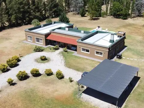 Casa en venta 8 ambientes Estancia Las Lilas