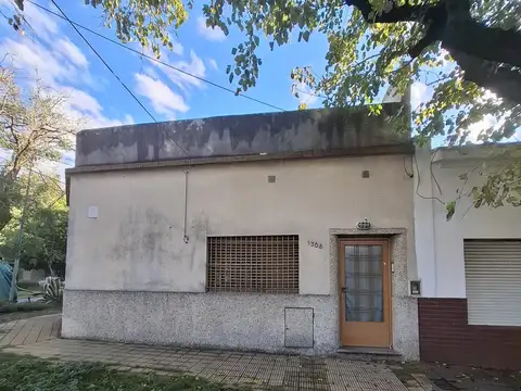 CASA 3 AMBIENTES CON PATIO Y TERRAZA
