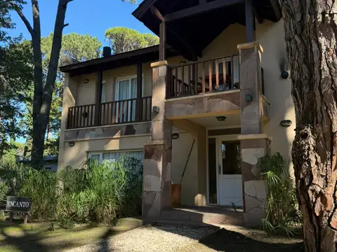Esplendida casa en Carilo en excelente ubicación.