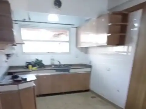 Depto Tipo Casa en Alquiler en Valentin Alsina, $ 850.000