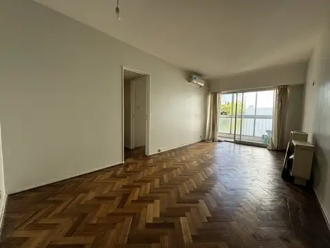Excelente semipiso con cochera fija y Baulera