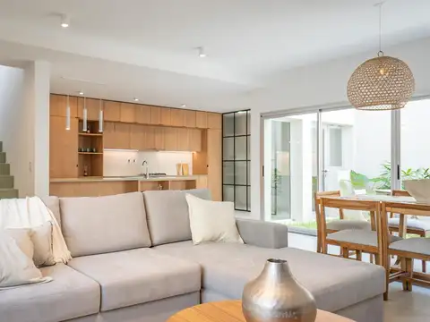 Casa de pasillo de 3 dormitorios con terraza y pileta en Barrio Lourdes