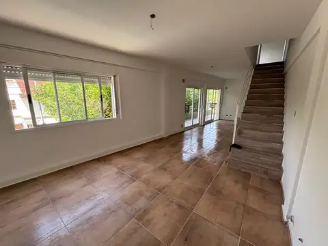 Las Casas 3800, Piso 1