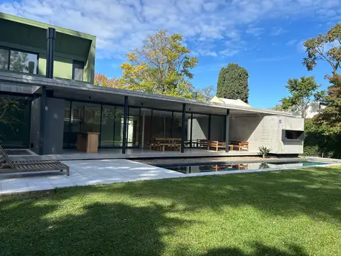 Casa en venta en Las Lomas de San Isidro. 3 dormitorios en suite. Pileta. A estrenar.