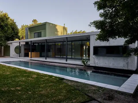 Casa 5 ambientes con 3 baños