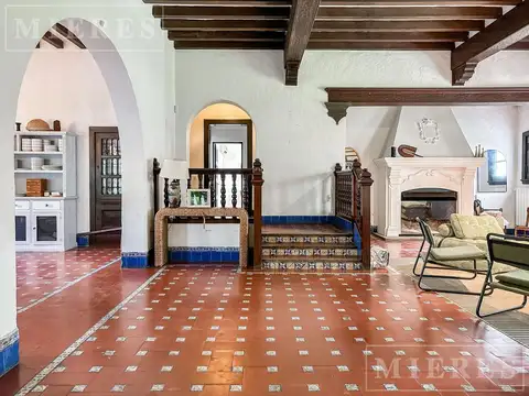 Casa en Venta con 4 cocheras