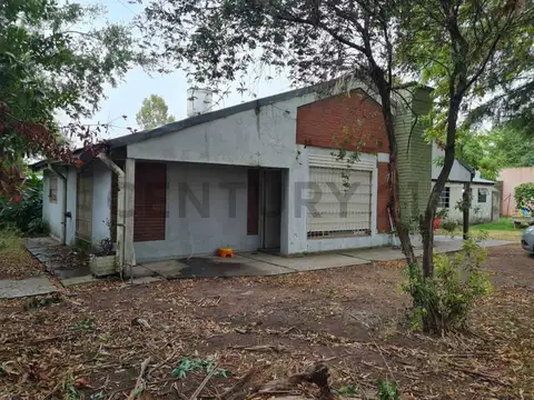 505 y 142 Hernandez - Casa Quinta 2 dormitorios - USD 98.000